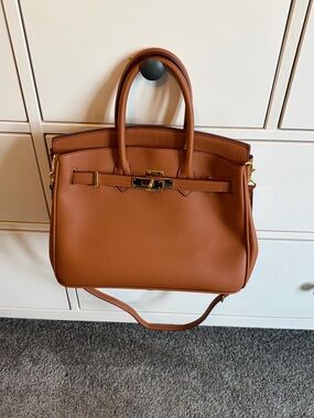 Structured Tan Leather Satchel Tote - Classic Carry